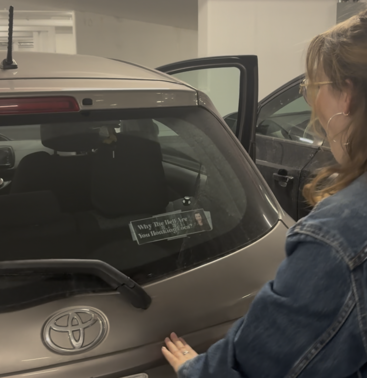 Sounds excitement and a car boot closing. The picture is screenshotted from the video the audio is from.